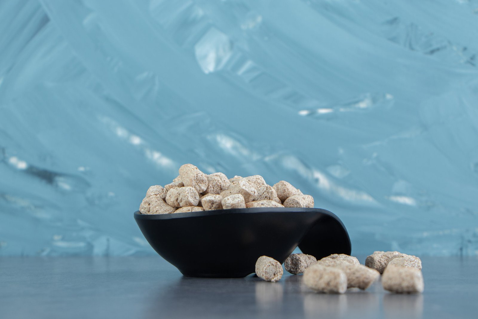 a black bowl of rye crispy cereals